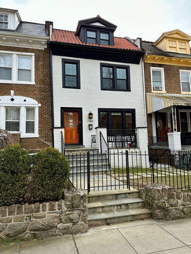Building Photo - Luxury Rowhouse Living in Columbia Heights (w/Solar!)