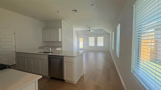 Photo - 176 Hornet St