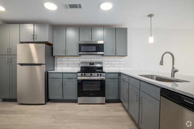 2BR,1BA -958SF - The Maddox