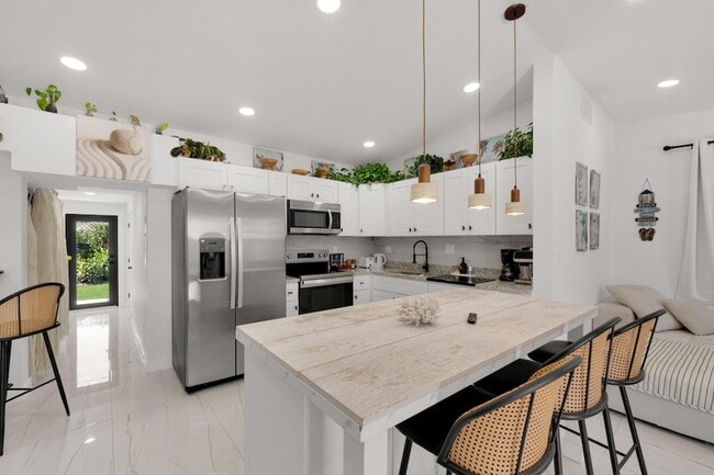 Photo - 1433 NE 53rd Ct