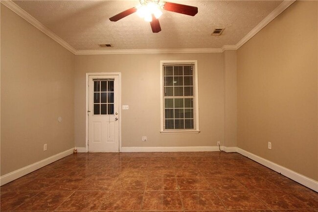 Photo - 818 Springlake Rd