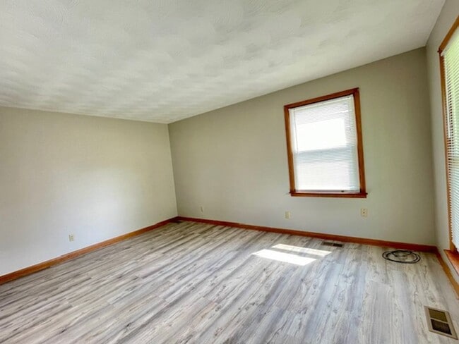 Photo - ASHLAND  - PERFECT One Bedroom Available! Unidad 111