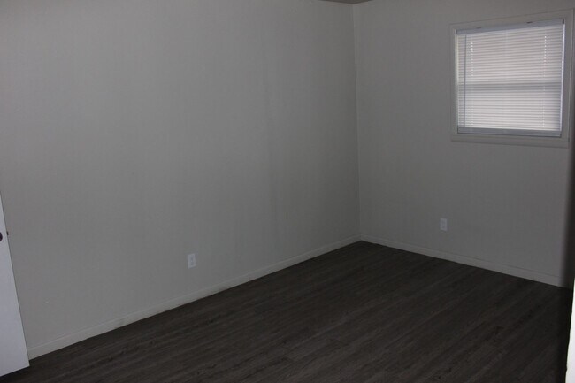 Photo - VICKSBURG 4 PLEX Unit #3