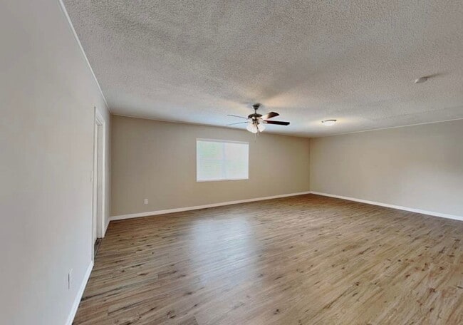 Photo - 1704 Newton St