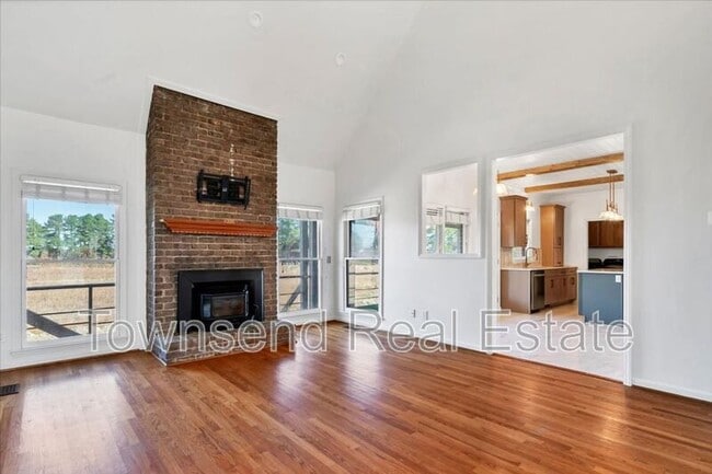 Photo - 695 Cedar Point