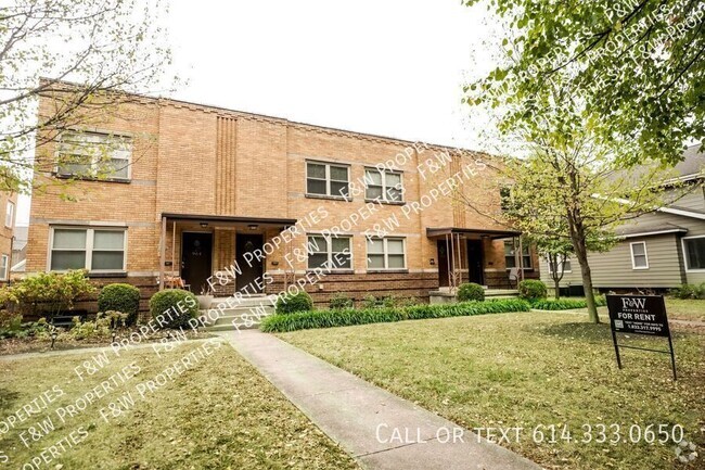 Building Photo - Spacious2 BR townhome with detached garage...