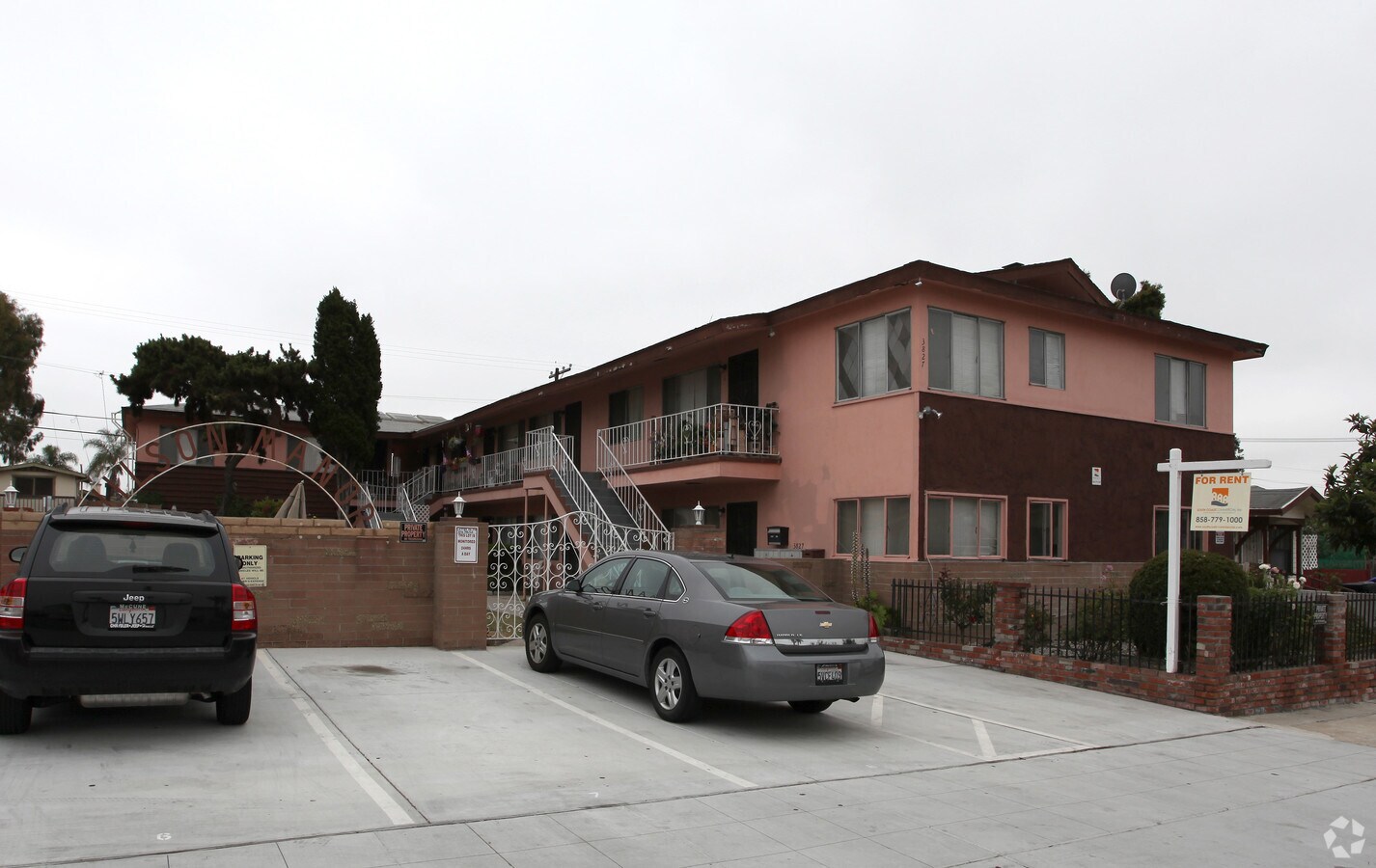Photo - 3827 Wilson Ave Apartments