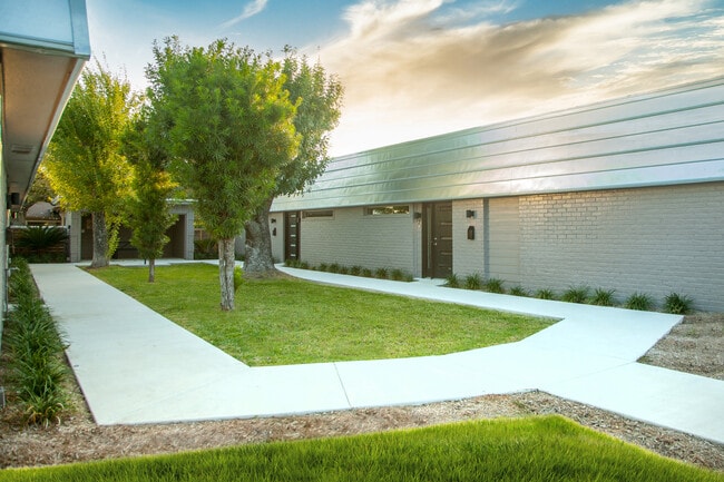 Photo - 1407 W Nolana Ave Unidad 2