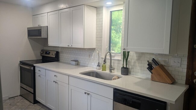 Photo - 3943 Boulevard Dr