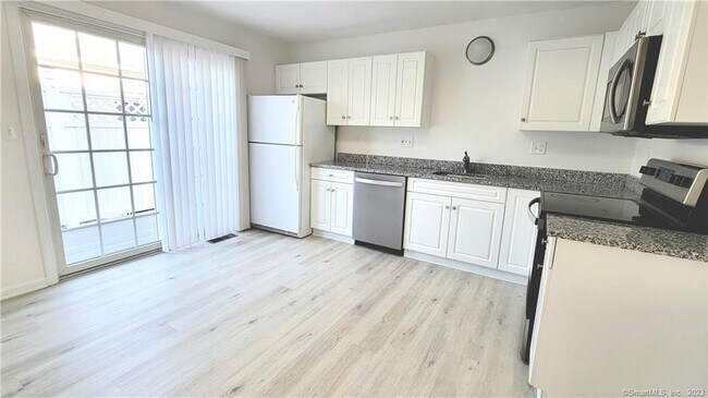 Photo - 494 Naugatuck Ave