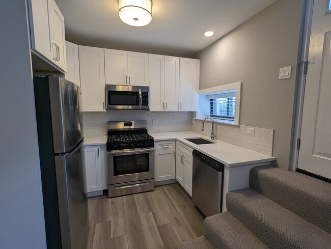 Photo - 3935 N Janssen Ave