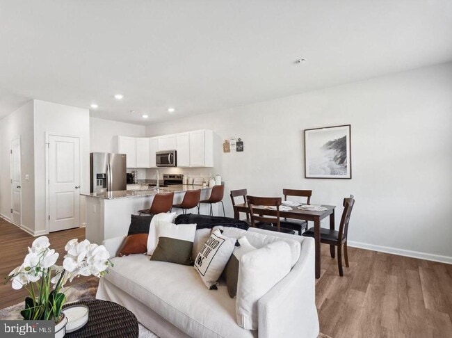 Photo - 120 Willett Holw St