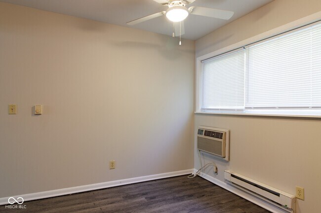 Photo - 5915 Devington Rd Unidad 9