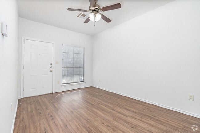 1BR, 1BA - 464SF - Living Room - Lone Star Apartments