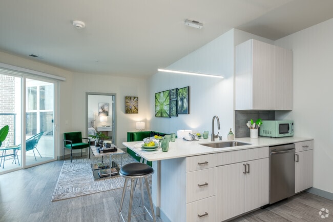 2 BR, 2 BR - 1,015SF