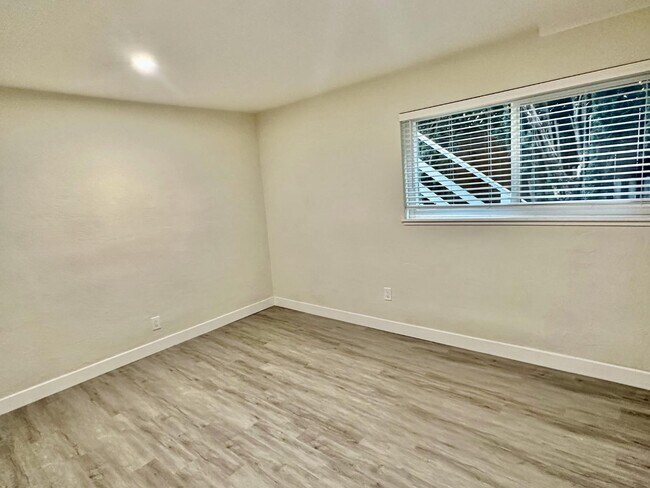 Photo - 5478 Vicente Way