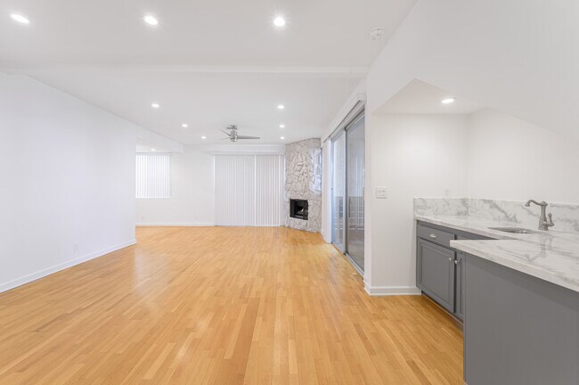 Living room - 1338 Harvard St