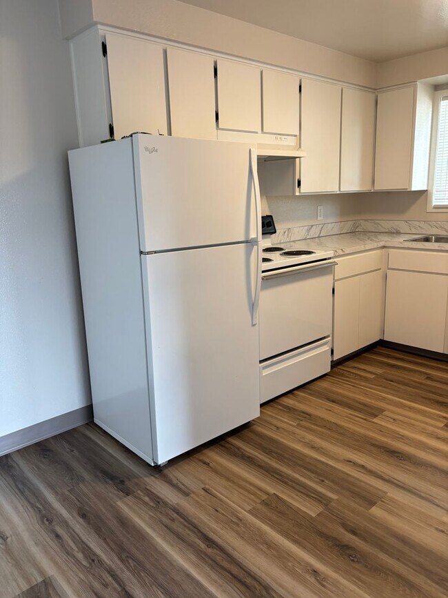 Photo - 160-190 King St S Unit 180