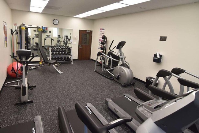 Gimnasio - Knollwood Towers East Apartments