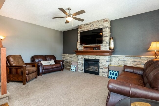 Photo - PRAIRIE TRAIL!! 4 Bed, 3.5 Bath Two-Story Home in Ankeny