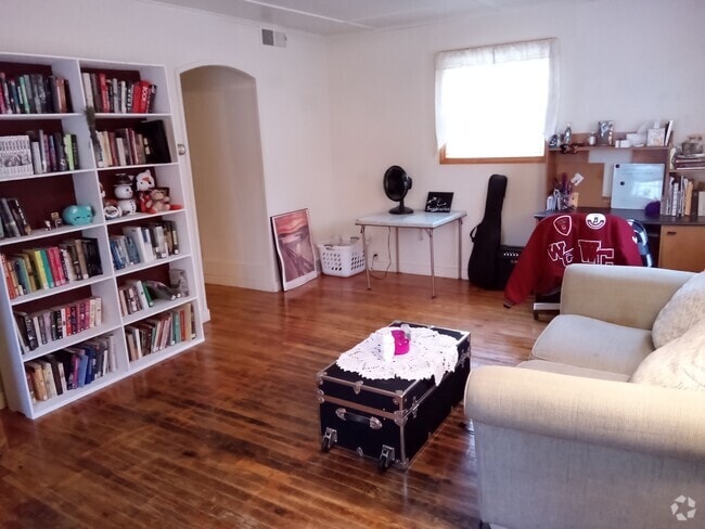 Building Photo - 116 S Walnut St Unit 116 Rental