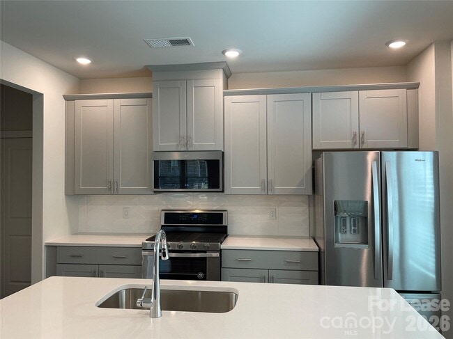 Photo - 3216 Lisburn St