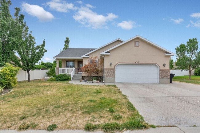 Building Photo - Spacious Home w 2 attached 2 car garage