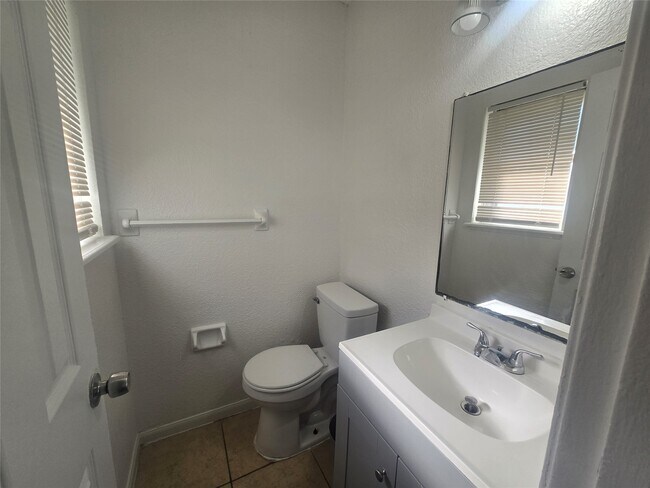 Photo - 7518 Hummingbird Ln