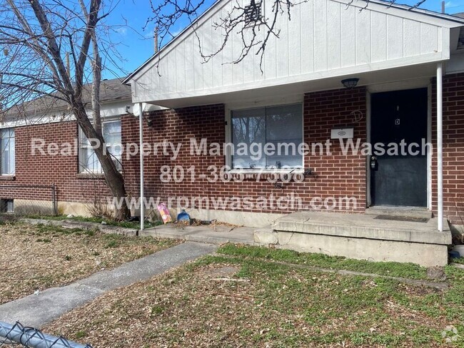 Building Photo - Check out this 3 Bedroom 1 Bath Fourplex i... Unit # D Rental