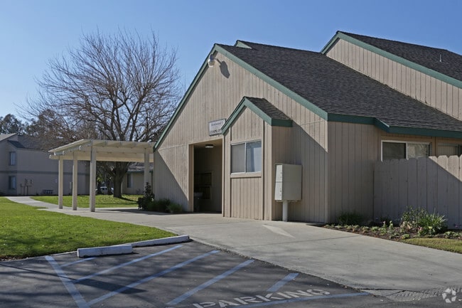 Photo - Coalinga Crossing Apartments
