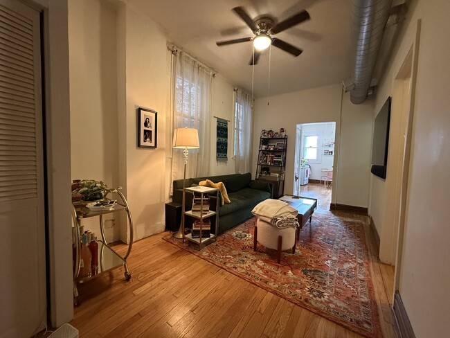Photo - 2042 W Chicago Ave Unit 2R