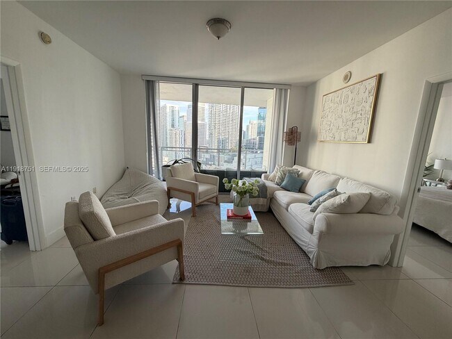 Photo - 90 SW 3rd St Unidad 2202