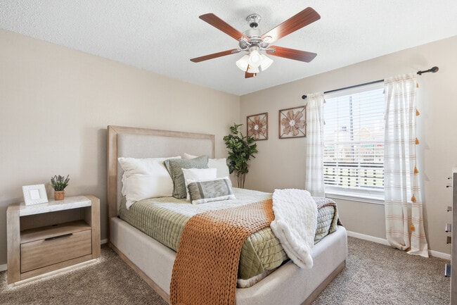 1BD, 1BA - 674SF - Bedroom - Windhaven Park