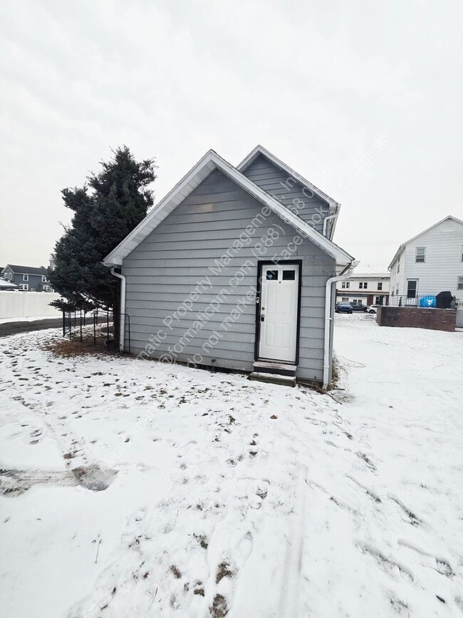 Photo - 323 Hughes St Unit 4