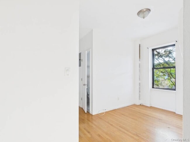 21-37-37 33rd St Unit 3D