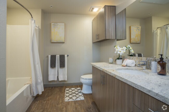 2 BR, 2 BA - 880 SF