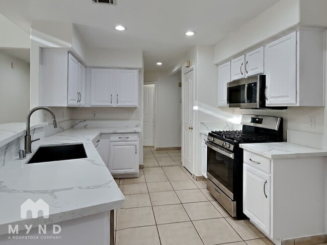 Photo - 121 Golf Course St
