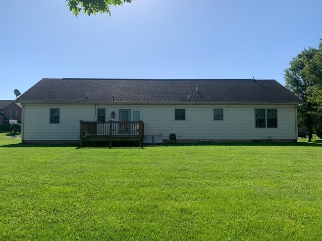 Photo - Lovely single family, brick rancher home with 3 beds/2.5 baths!!
