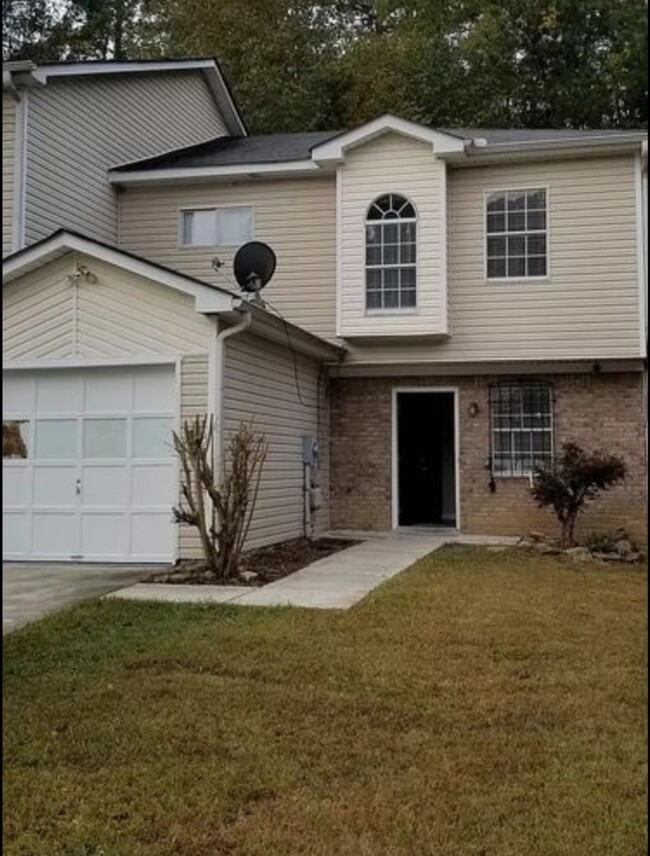 Building Photo - Spacious 3BR Townhome, Total Electric