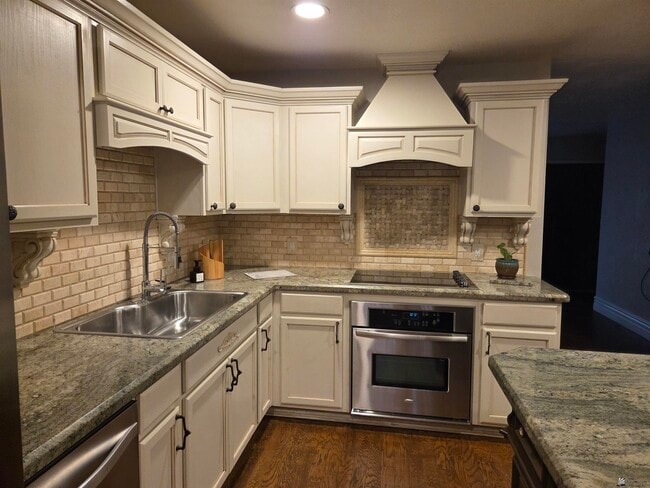 Photo - 2155 S 14th Ave