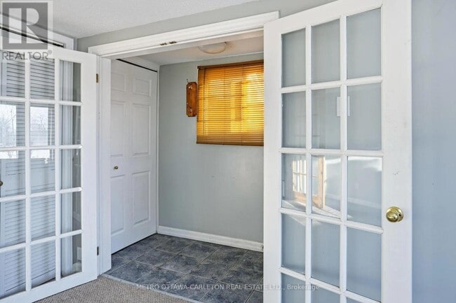 Photo - 704 Claude St