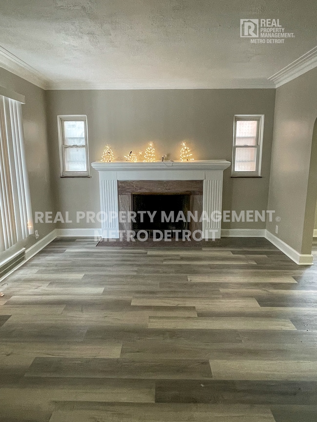 Photo - 16210 Ferguson St