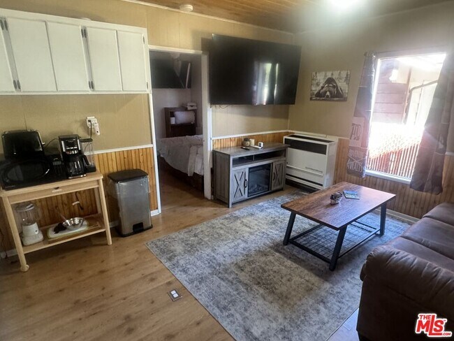 Photo - 208 E Mountain View Blvd