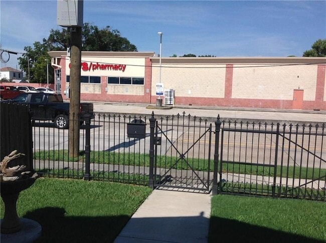 Photo - 317 Deckbar Ave