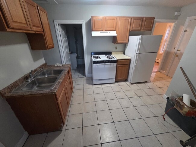 68 Walnut St Unit 3