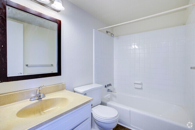 1BR, 1BA - 756SF - YorkTowne Apartments