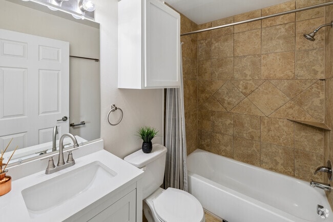 3BR, 3BA - 1,316SF - Primary Bathroom