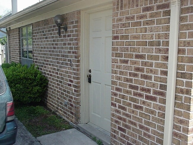 Photo - 10822 Lynbrook Dr Unit B
