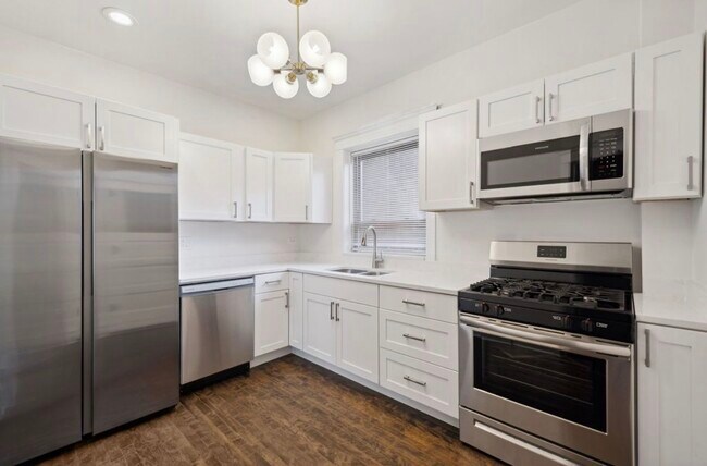 Photo - 2207 W School St Unit 1W