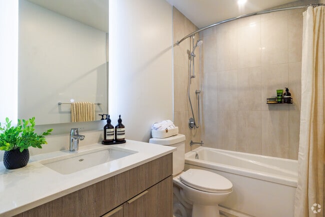 1BR, 1BA - 549 SF - Bathroom